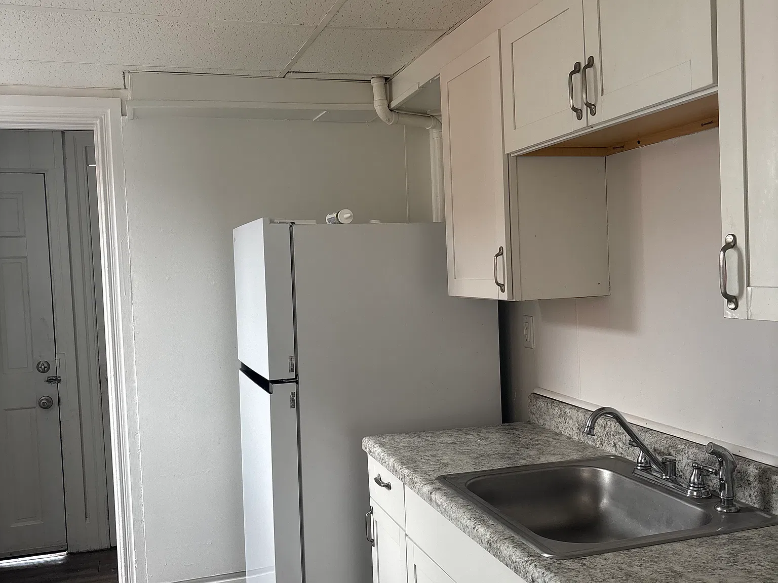 640-646 W Market St — Photo 1
