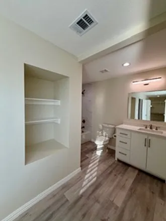 5800 Rockhill Rd — Photo 3
