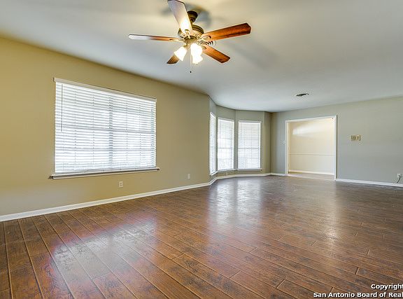 4th image of 606 San Antonio St