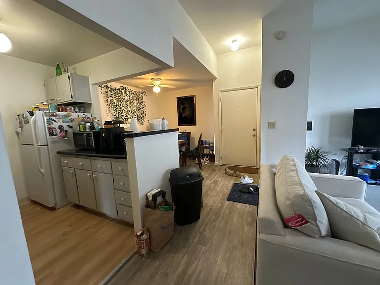 University Park Apartments near Cornell University — Photo 323