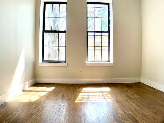 Rented by EXR | media 17