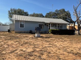 110 RENFRO, Devine, TX 78016