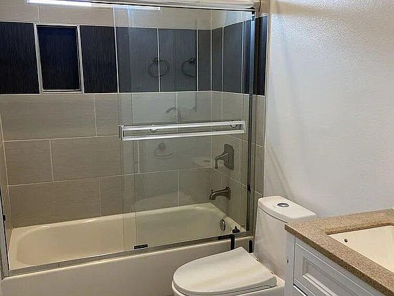 5th image of 1920 Holly Dr #1.0