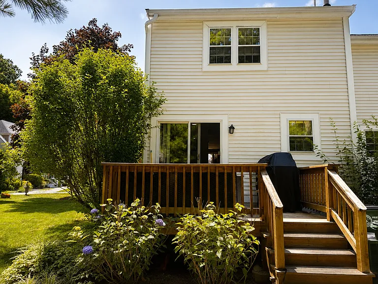 25 Reservoir Rd #B4 — Photo 10