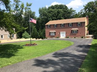 1592 Garnet Mine Rd, Garnet Valley, PA 19060