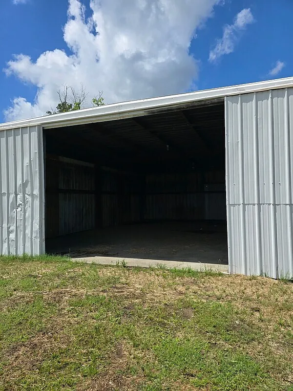 Studio, 2000 sqft, $1,333 — Photo 4