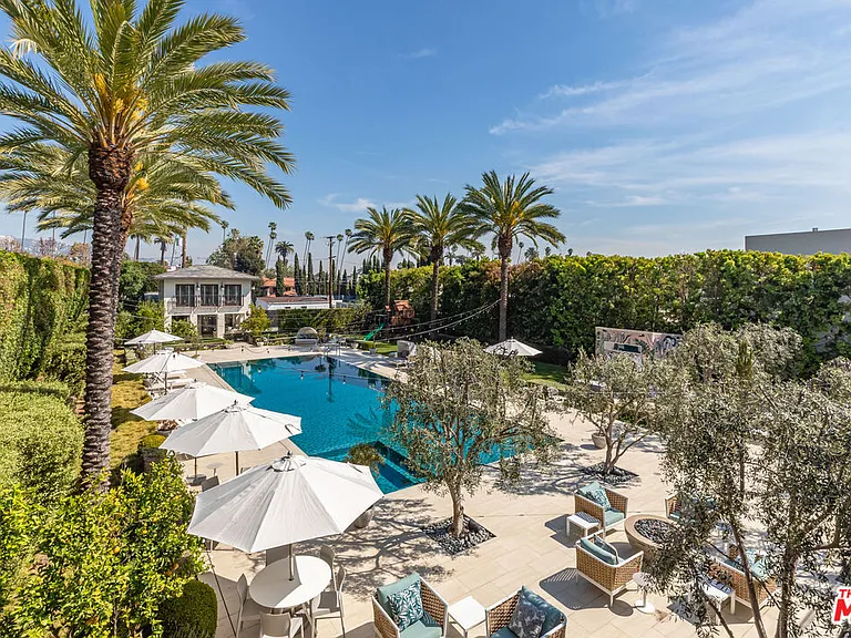618 N Beverly Dr — Photo 2