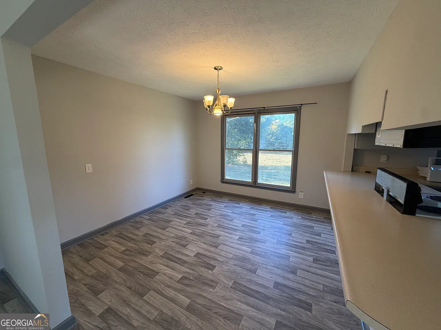 3 bed, 2.0 bath, 1722 sqft, $1,650 — Photo 2