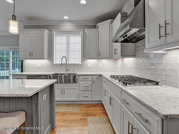 3rd image of 1165 Woodberry Dr