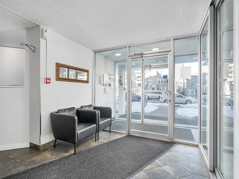 813 13th Ave SW — Photo 1