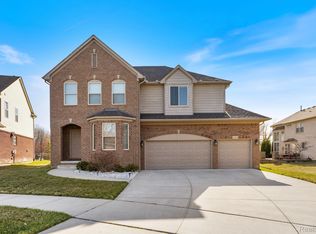 29204 Ridge Ct, Warren, MI 48092