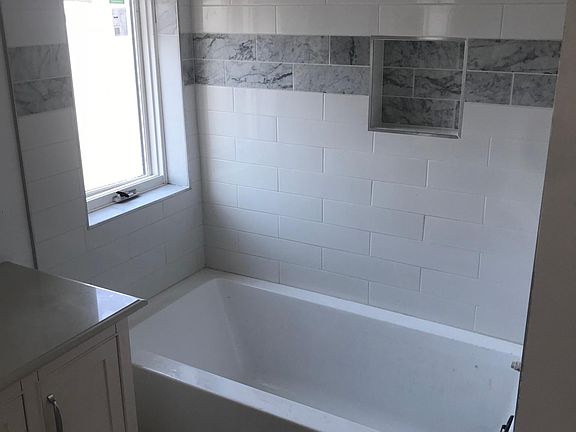 5th image of 849 N Washington St #100