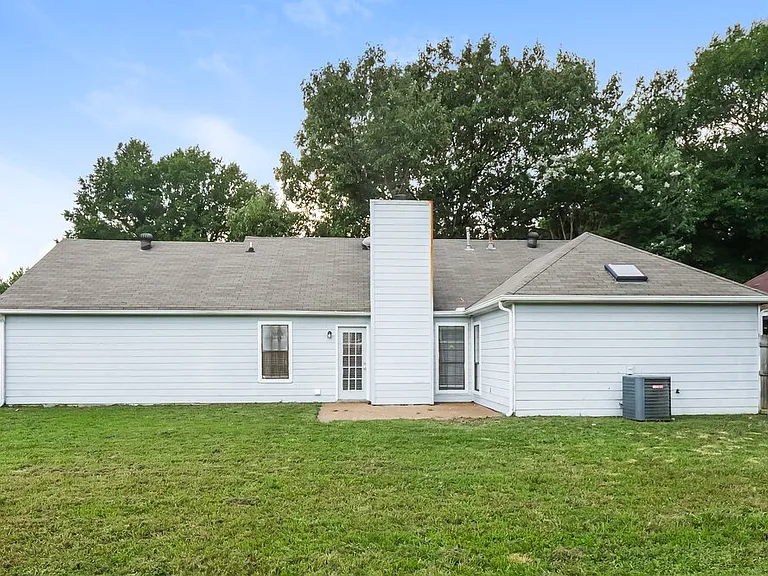 2590 Laurelcrest Dr — Photo 15