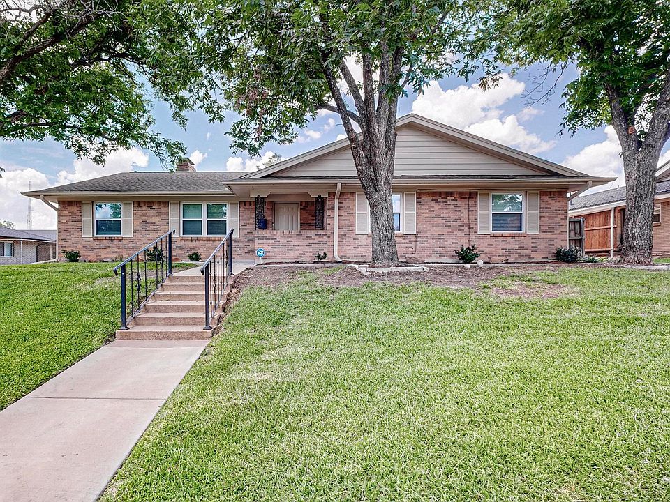 1st image of 814 Cambridge Pl