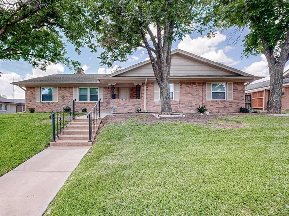 814 Cambridge Pl, Grand Prairie, TX 75051