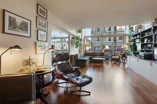 Sold by Triplemint | media 1