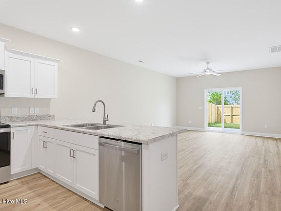 4th image of 305 Coastal Reef Court