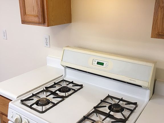 3rd image of 405 Edgewood Dr