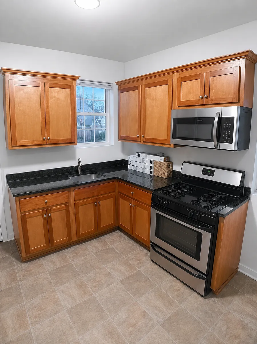 Kitchen with granite counter tops. - 1908 Parkwood Ave #4
