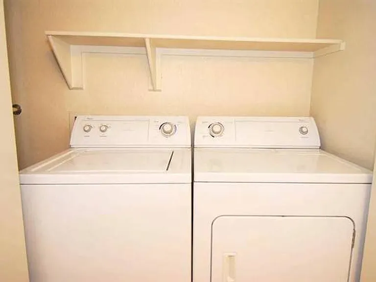 San Remo Apartments — Photo 11