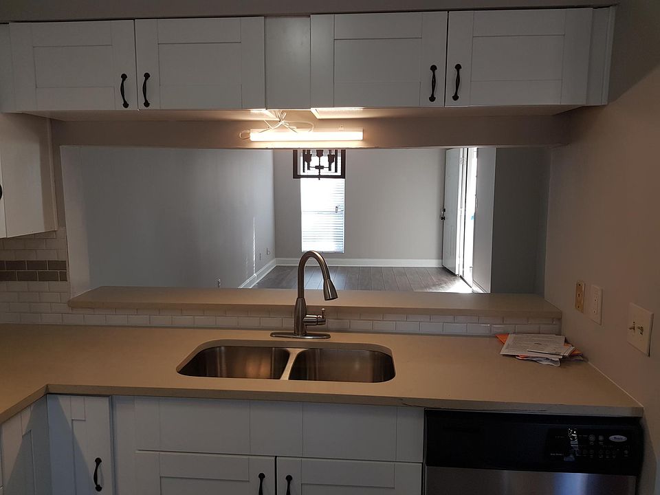 1st image of 6581 Wellington Sq