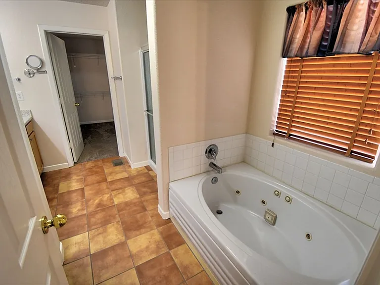 2011 Dillon Dr NE — Photo 11