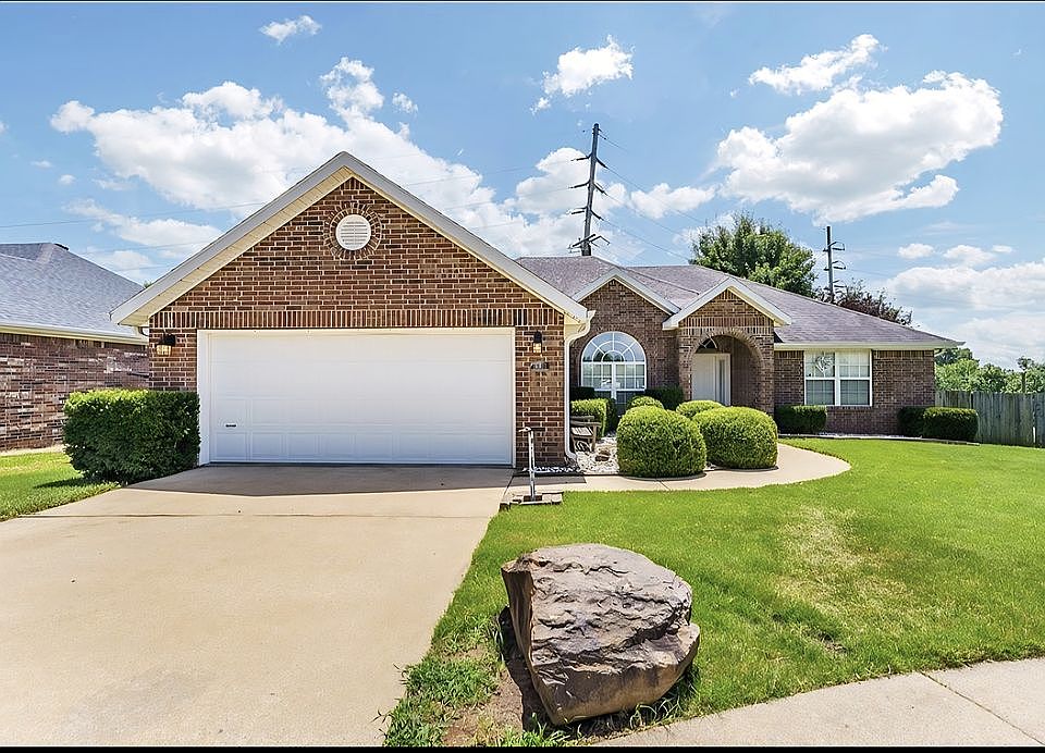 1st image of 2807 Foxwood Dr