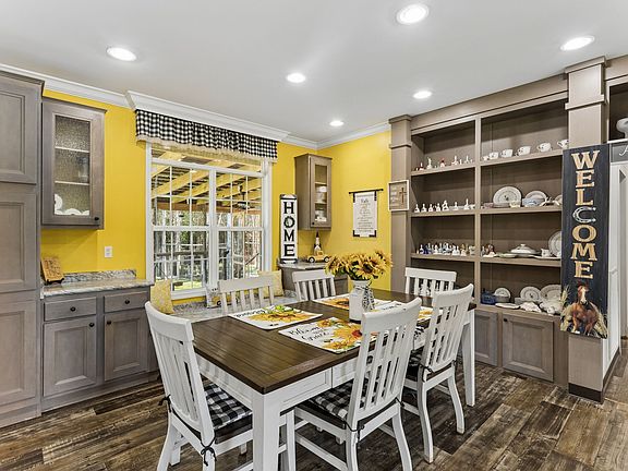 3rd image of 3469 Gillespie Ln