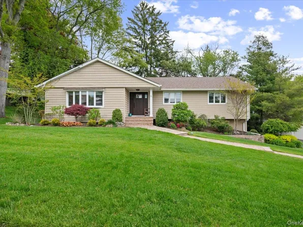 6 Long Ridge Road, Plainview, NY 11803