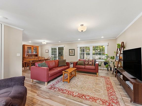 4th image of 5923 Mills Creek Ln