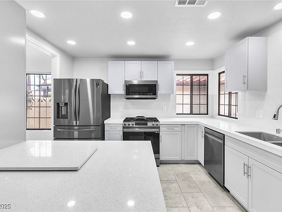 2nd image of 3975 Saddlewood Ct