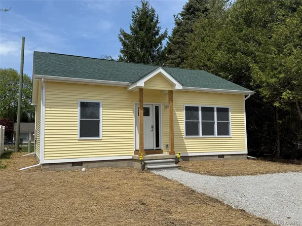 7301 Yale Rd, Lexington, MI 48450
