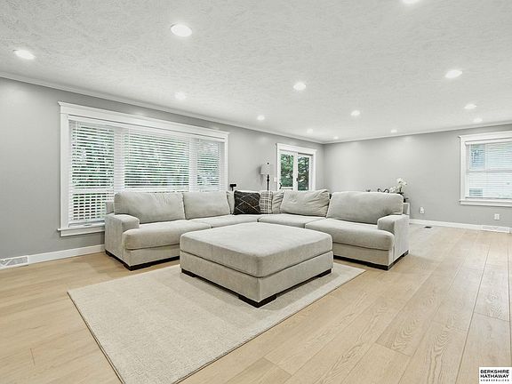 5th image of 12805 Southdale Dr