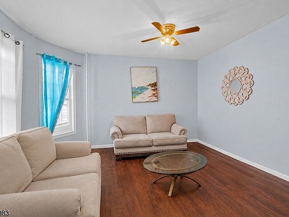 3rd image of 368 Howe Ave