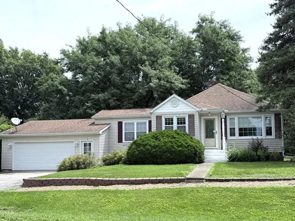 109 S State St, Henderson, IL 61439