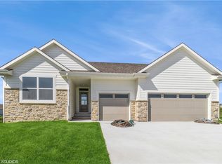 320 SE Clover Ct, Waukee, IA 50263