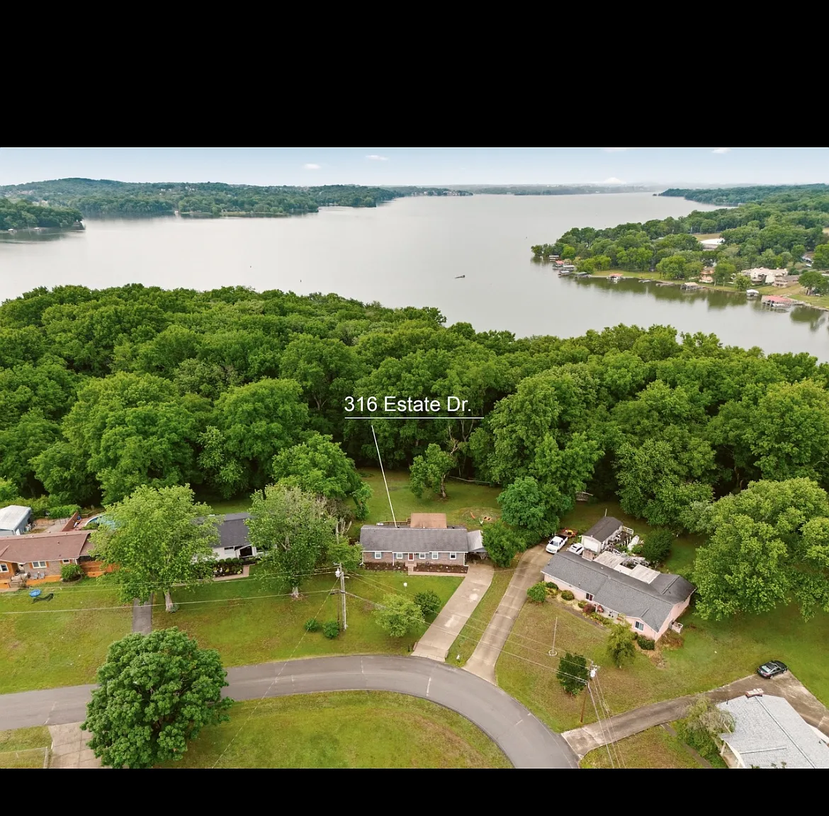 3 bed, 1.5 bath, 1400 sqft, $2,300 — Photo 1