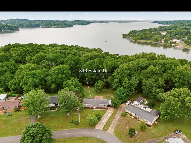 316 Estate Dr — Photo 1