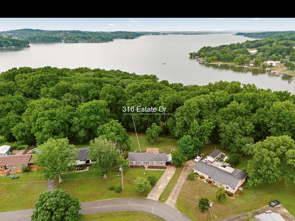 316 Estate Dr