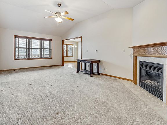 4th image of 724 Dolores Ln #724