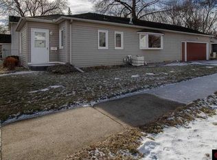 925 Center St, North Mankato, MN 56003