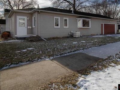 925 Center St, North Mankato, MN, 56003