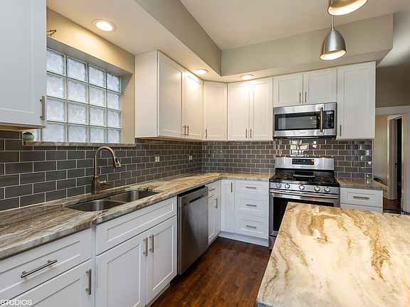 4th image of 2513 S Lombard Ave