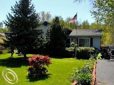 4751 Fiddle Ave, Waterford, MI, 48328