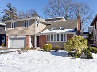 1553 Pebble Ln, Hewlett, NY 11557