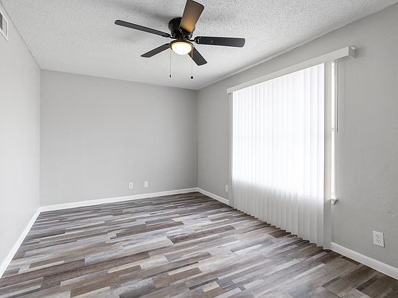 2nd image of 1114 25th St #12