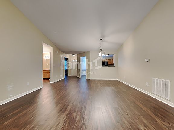 5th image of 630 Woodfield Cir