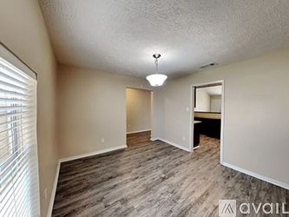 4th image of 100 Maple Leaf Dr