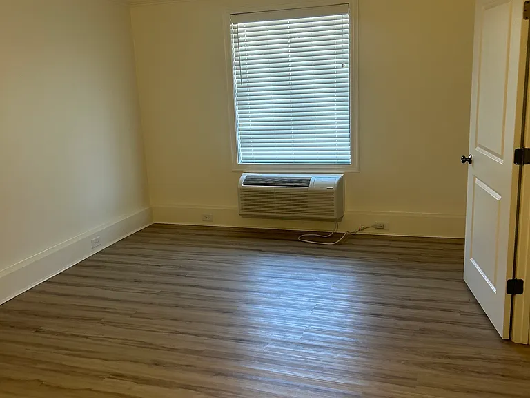 712 Avenue A NE — Photo 3