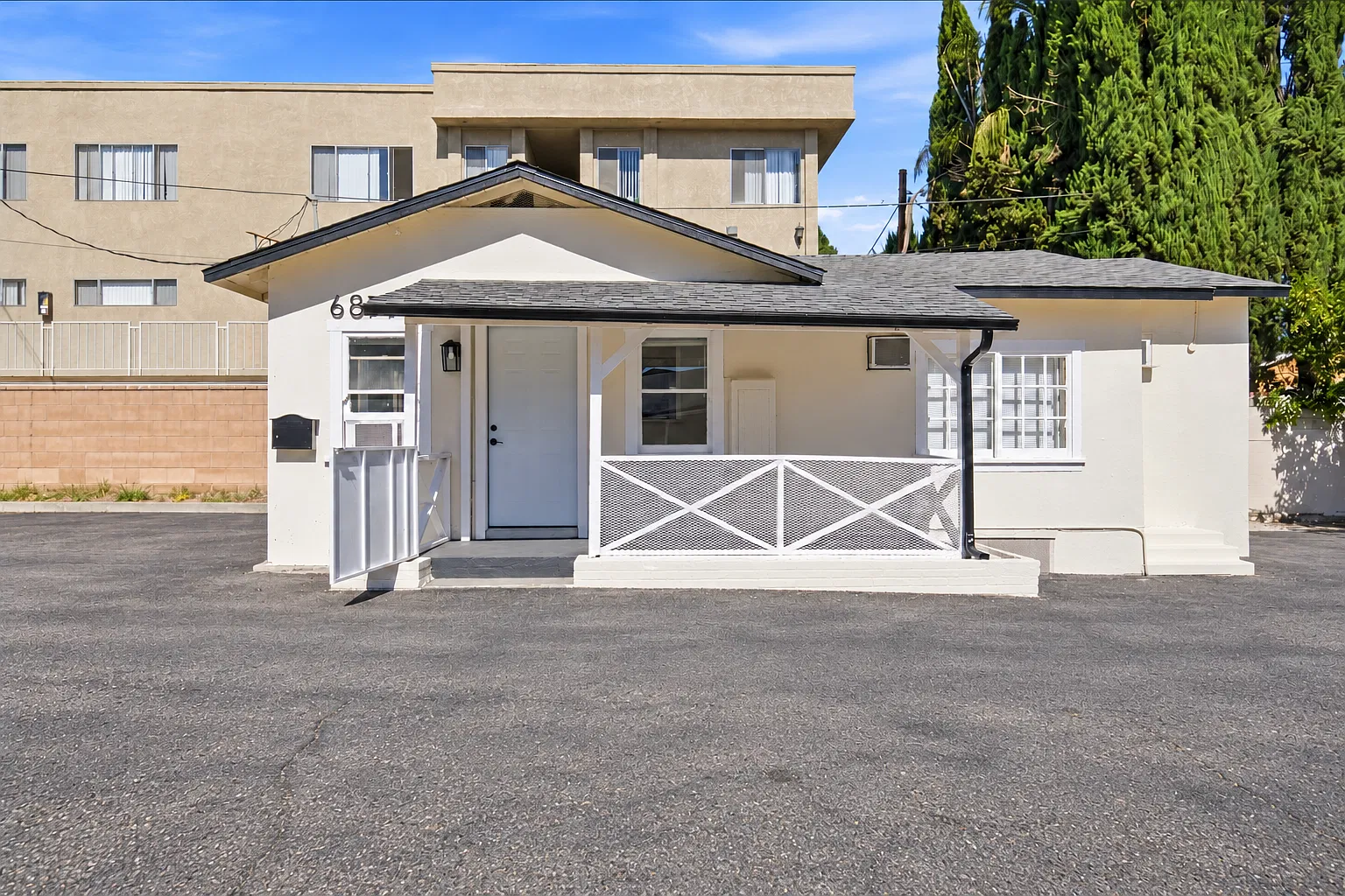 2 bed, $2,995 — Photo 1